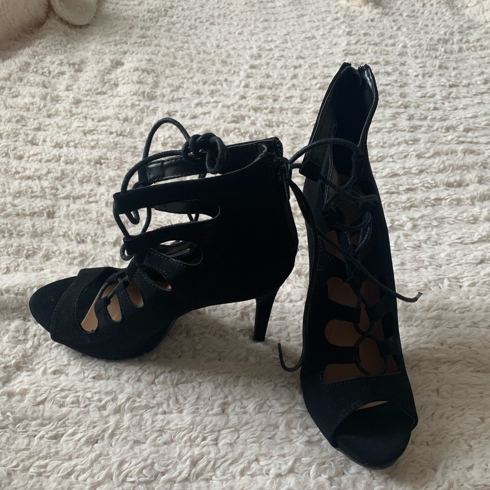 Black heels size 10